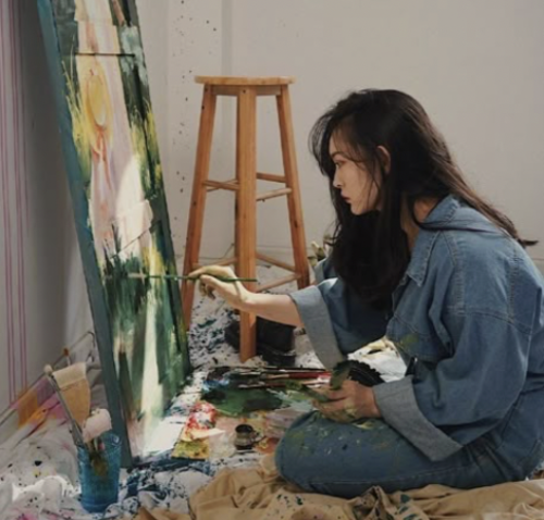 girl painting